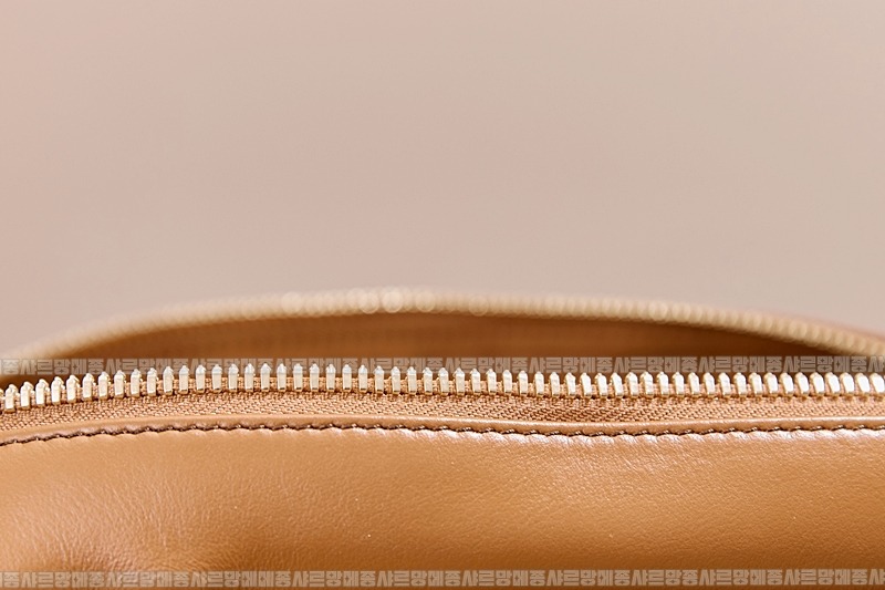 미우미우보우레더백  20260314-104720-016루.jpg