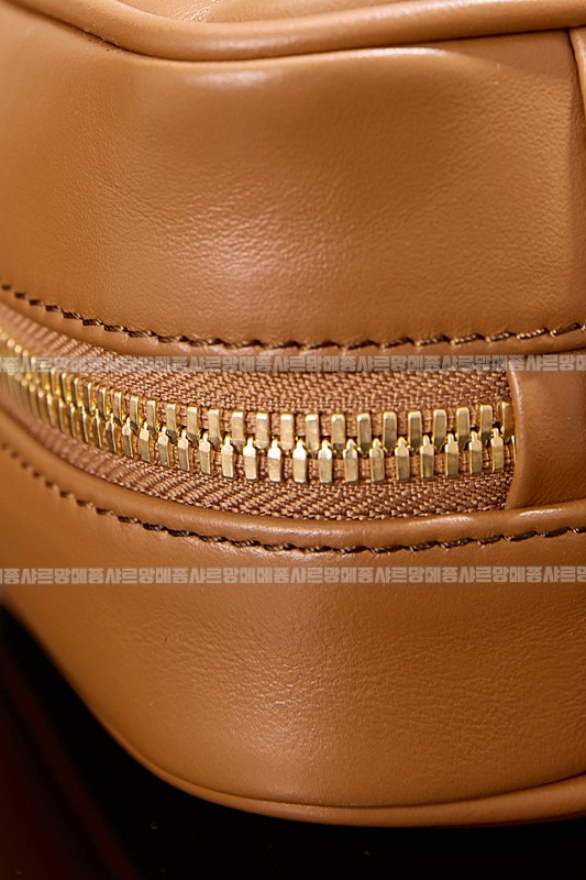 미우미우보우레더백  20260314-104721-018루.jpg