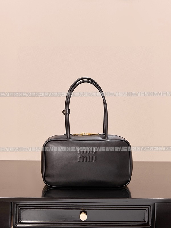 미우미우보우레더백  20260314-105553-001루.jpg