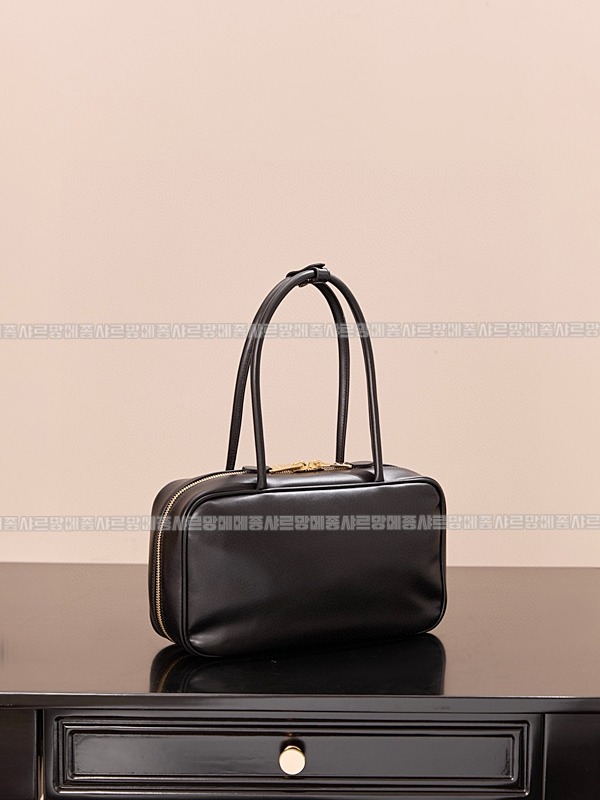 미우미우보우레더백  20260314-105554-004루.jpg