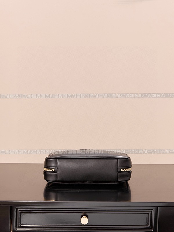 미우미우보우레더백  20260314-105554-005루.jpg