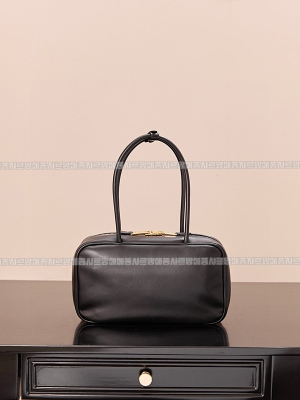 미우미우보우레더백  20260314-105554-003루.jpg