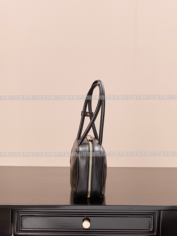 미우미우보우레더백  20260314-105554-006루.jpg