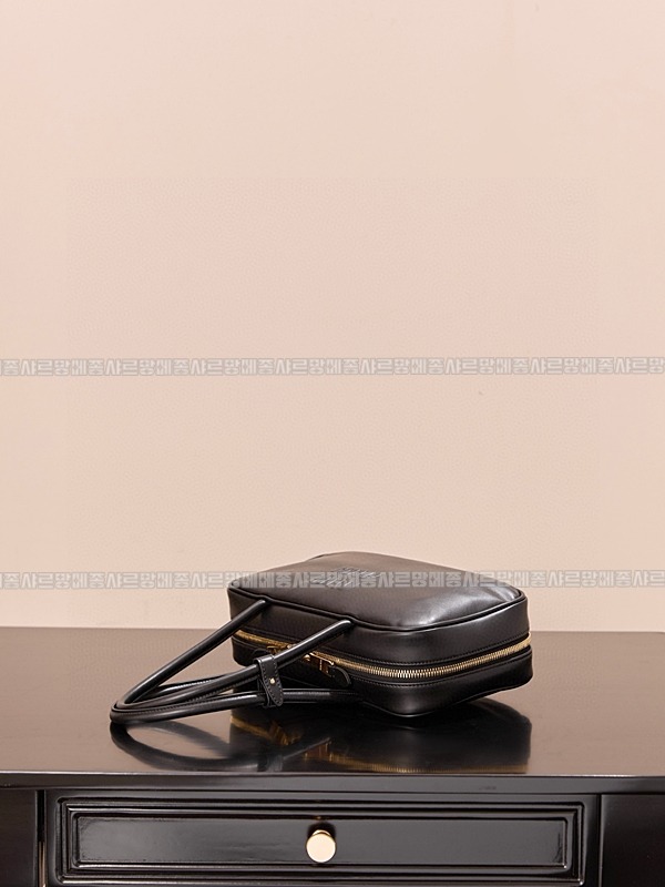 미우미우보우레더백  20260314-105554-007루.jpg