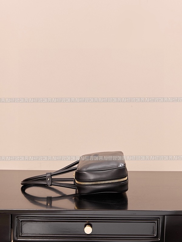 미우미우보우레더백  20260314-105555-009루.jpg