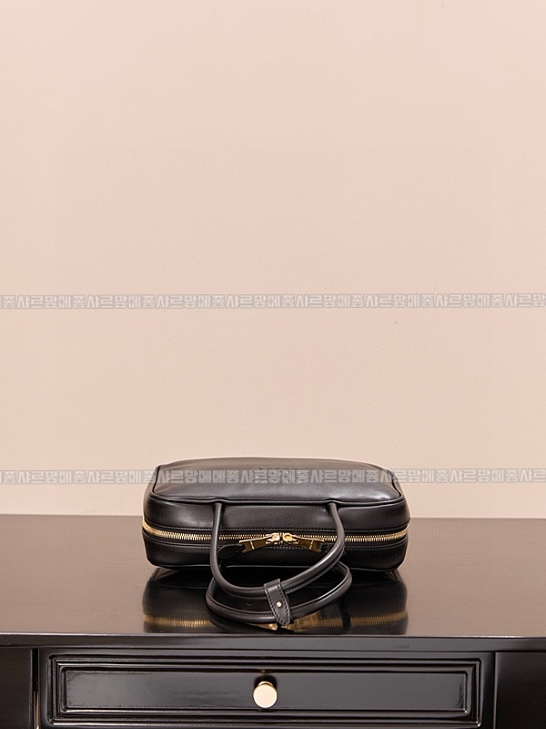 미우미우보우레더백  20260314-105554-008루.jpg