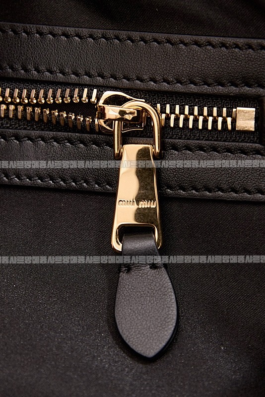 미우미우보우레더백  20260314-105555-010루.jpg