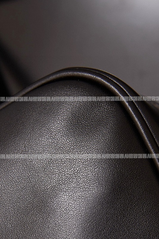 미우미우보우레더백  20260314-105555-012루.jpg