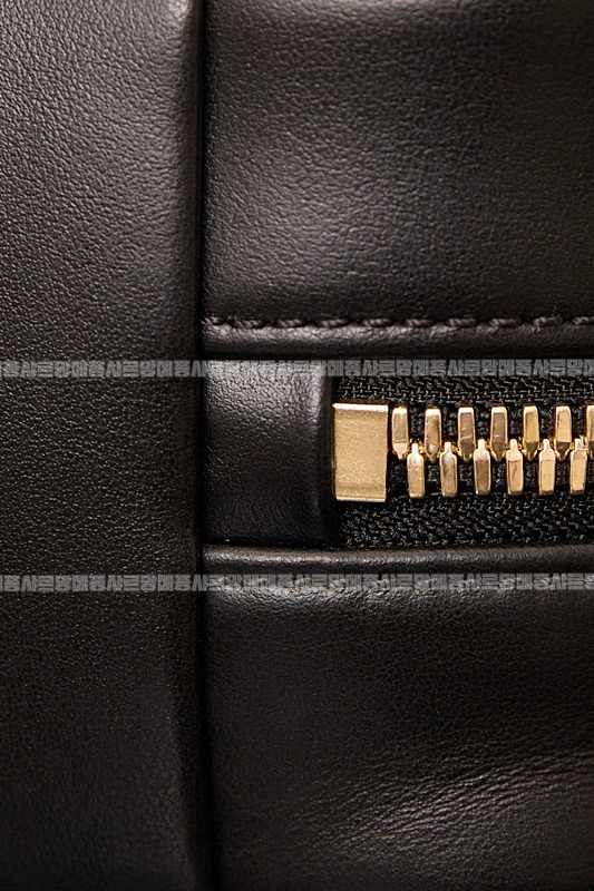 미우미우보우레더백  20260314-105556-016루.jpg