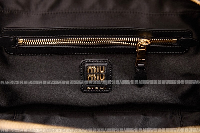 미우미우보우레더백  20260314-105556-019루.jpg