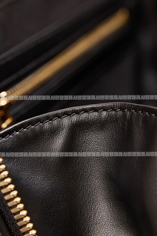 미우미우보우레더백  20260314-105556-020루.jpg