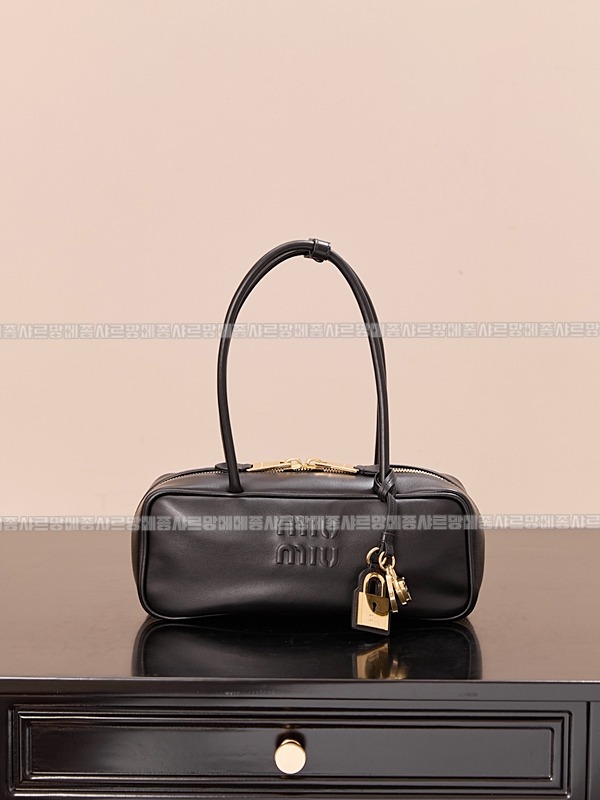 미우미우보우레더백  20260314-110438-002루.jpg