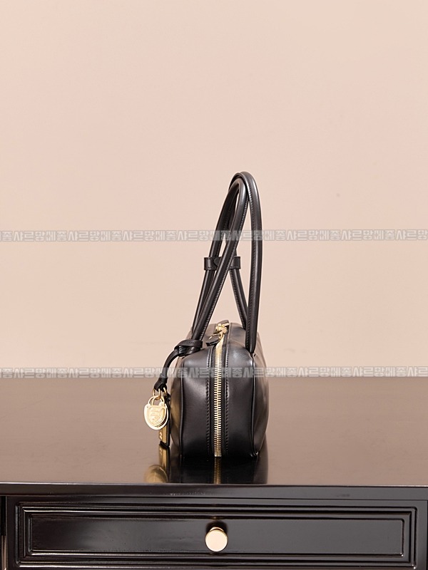 미우미우보우레더백  20260314-110439-006루.jpg