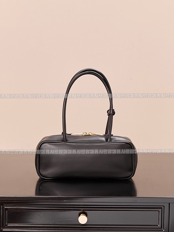 미우미우보우레더백  20260314-110438-005루.jpg