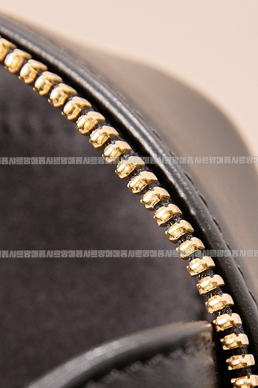 미우미우보우레더백  20260314-110440-013루.jpg