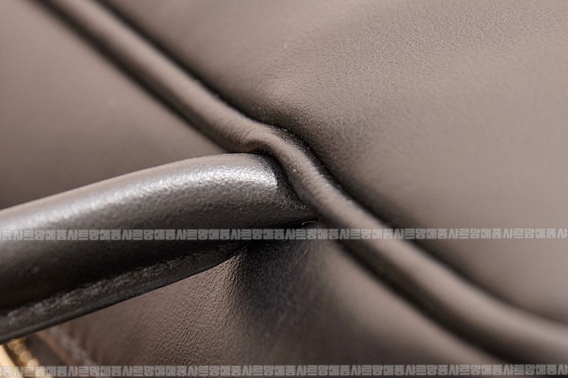 미우미우보우레더백  20260314-110441-017루.jpg