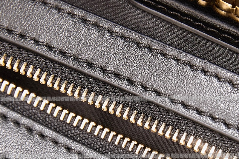 미우미우보우레더백  20260314-110441-019루.jpg