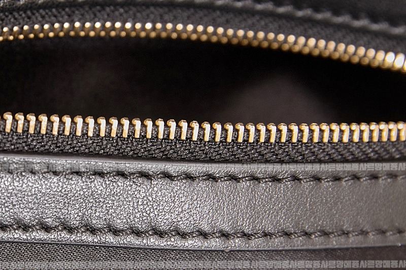 미우미우보우레더백  20260314-110442-022루.jpg