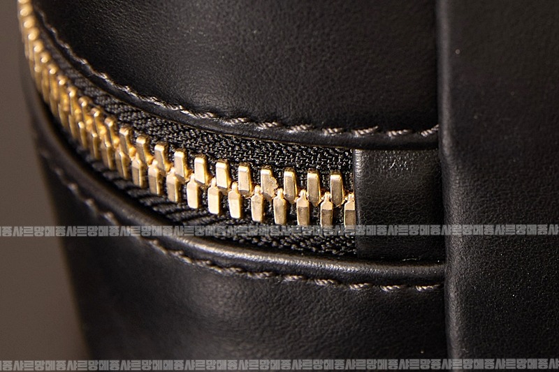 미우미우보우레더백  20260314-110442-023루.jpg