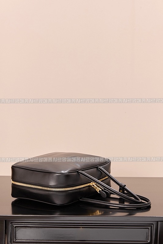 미우미우보우레더백  20260314-111212-013루.jpg