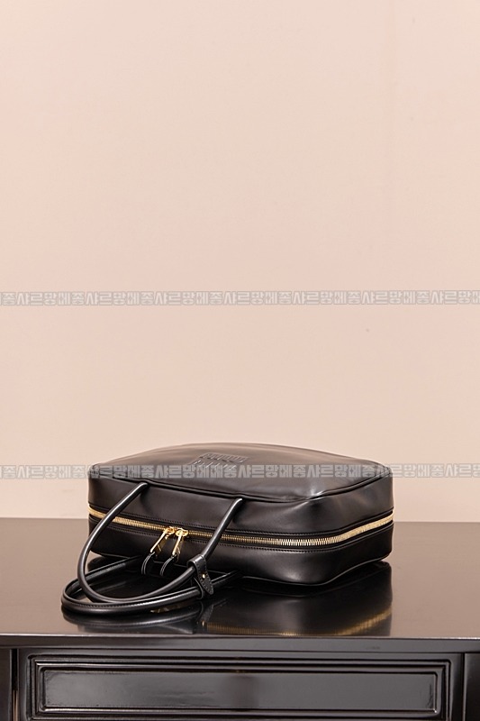 미우미우보우레더백  20260314-111212-012루.jpg