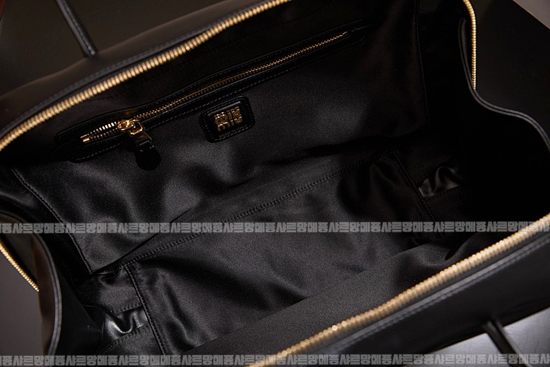 미우미우보우레더백  20260314-111212-014루.jpg