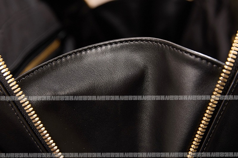 미우미우보우레더백  20260314-111213-015루.jpg