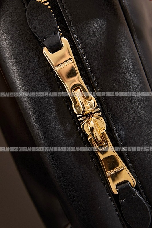 미우미우보우레더백  20260314-111214-019루.jpg