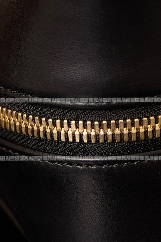 미우미우보우레더백  20260314-111213-017루.jpg