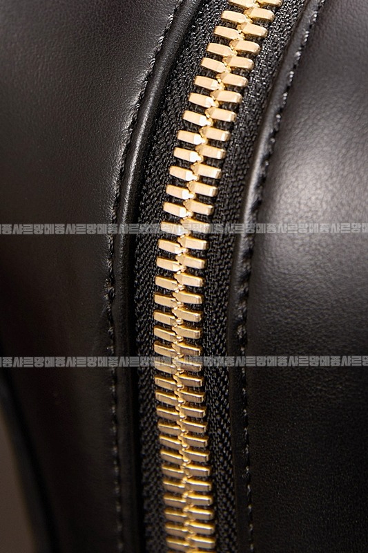 미우미우보우레더백  20260314-111214-021루.jpg