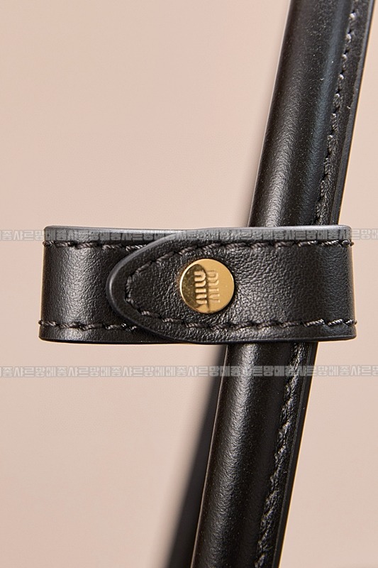 미우미우보우레더백  20260314-111213-018루.jpg