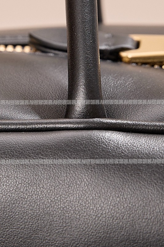 미우미우보우레더백  20260314-111214-023루.jpg