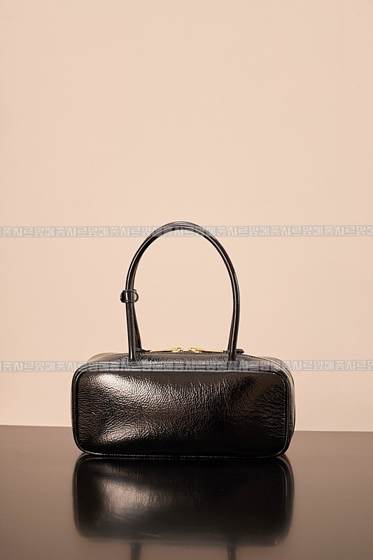 미우미우보우레더백  20260314-120835-005루.jpg