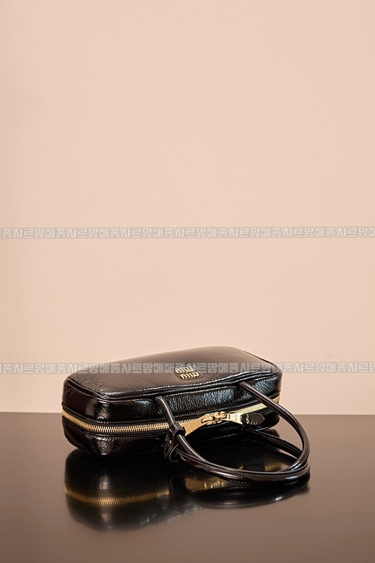 미우미우보우레더백  20260314-120836-008루.jpg