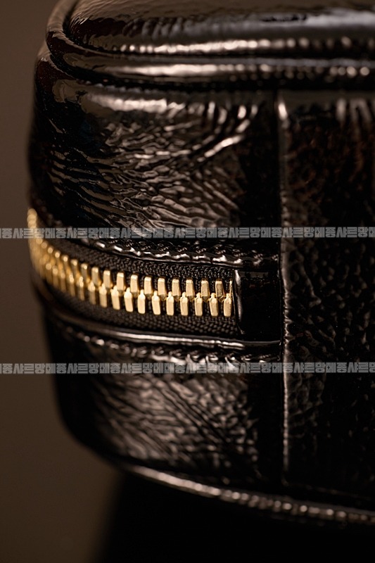 미우미우보우레더백  20260314-120837-015루.jpg