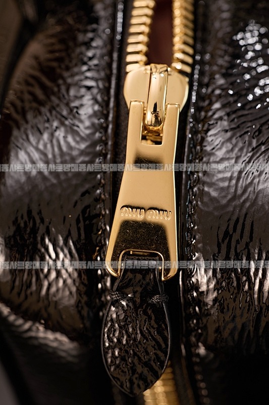 미우미우보우레더백  20260314-120838-017루.jpg