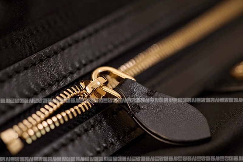 미우미우보우레더백  20260314-120838-022루.jpg