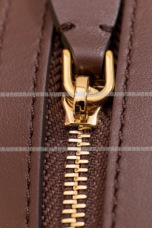 미우미우아르카디백  20260314-132951-010루.jpg