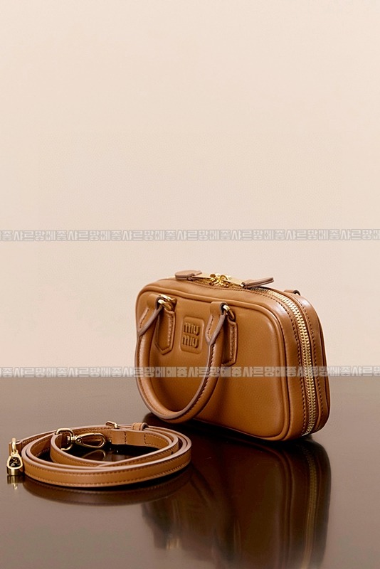 미우미우아르카디백  20260314-140001-008루.jpg