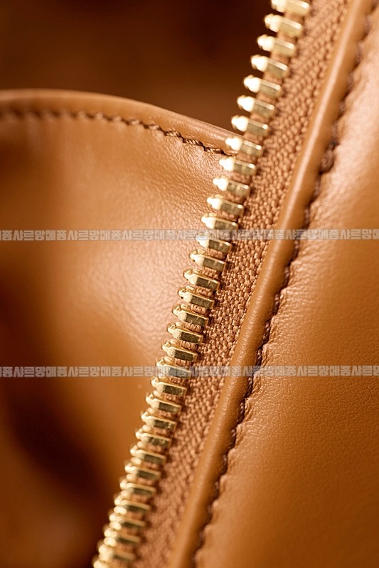 미우미우아르카디백  20260314-140907-011루.jpg