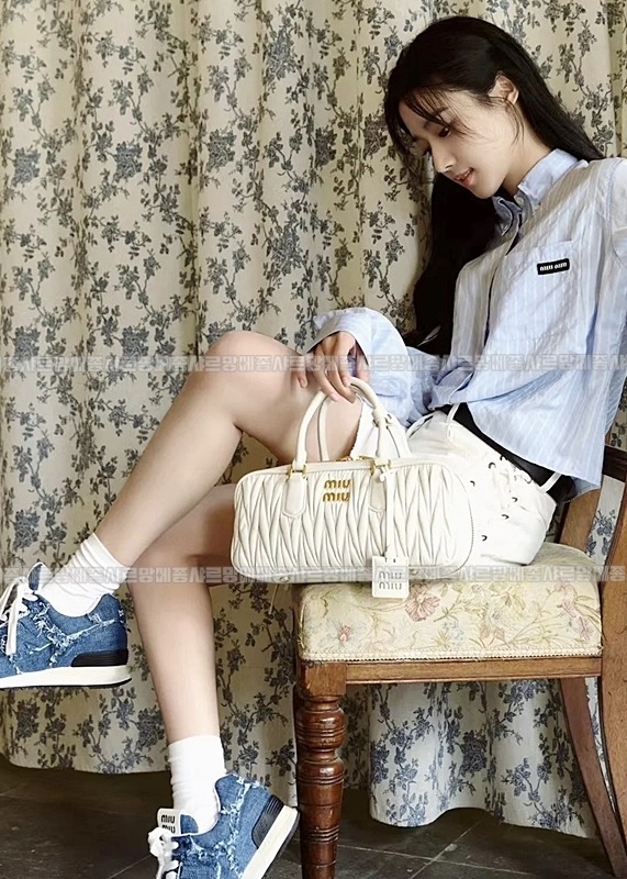 미우미우아르카디마테라세나파가죽백  20260314-150528-026루.jpg