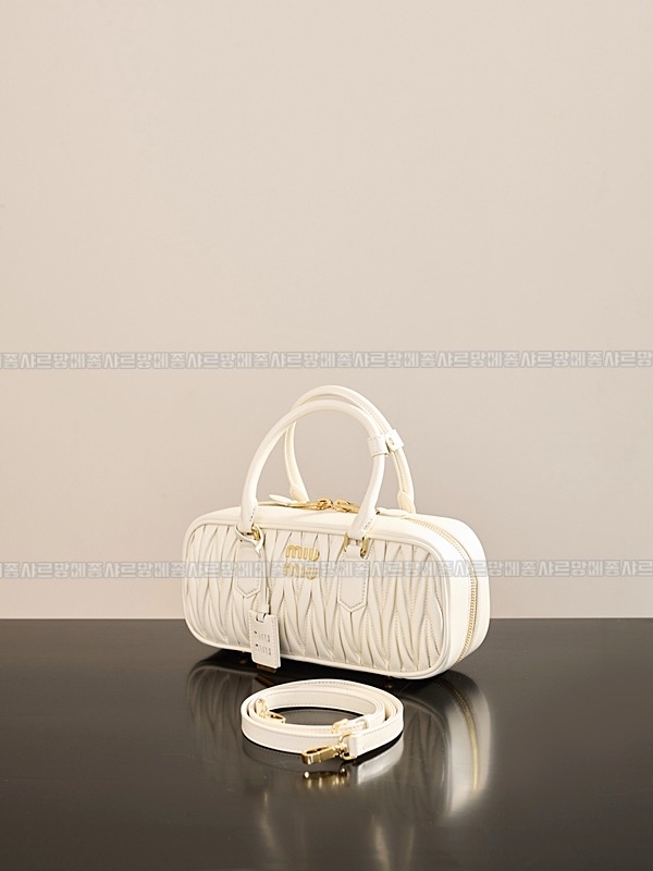 미우미우아르카디마테라세나파가죽백  20260314-150525-003루.jpg