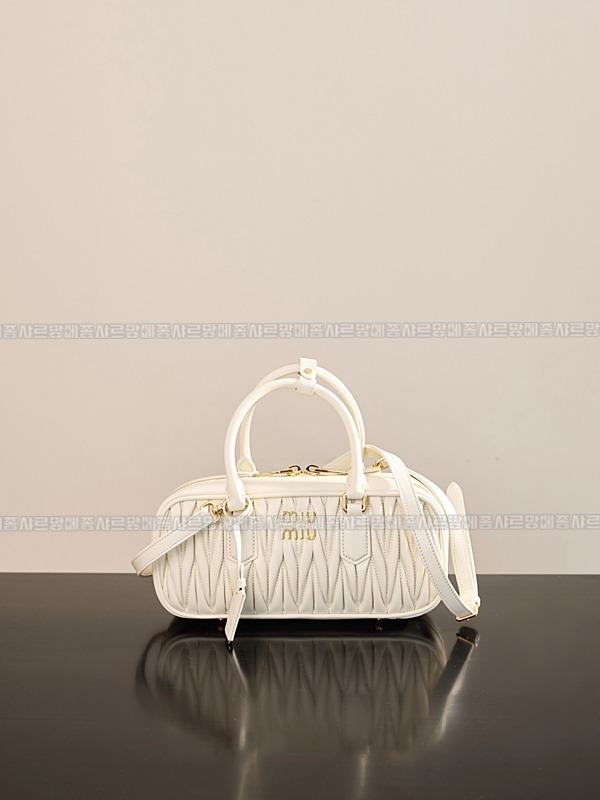 미우미우아르카디마테라세나파가죽백  20260314-150525-004루.jpg