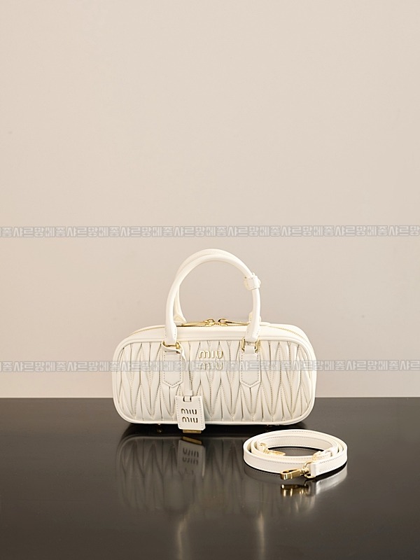 미우미우아르카디마테라세나파가죽백  20260314-150525-001루.jpg