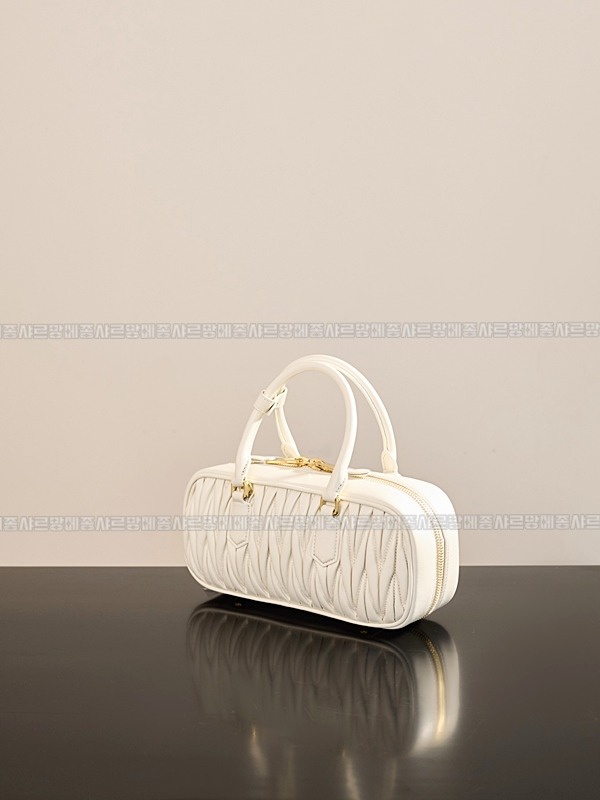 미우미우아르카디마테라세나파가죽백  20260314-150525-007루.jpg