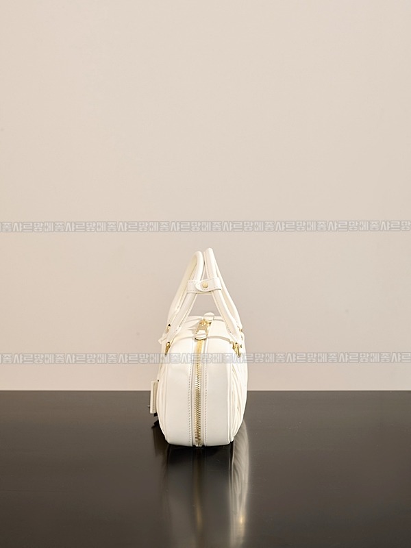 미우미우아르카디마테라세나파가죽백  20260314-150525-006루.jpg