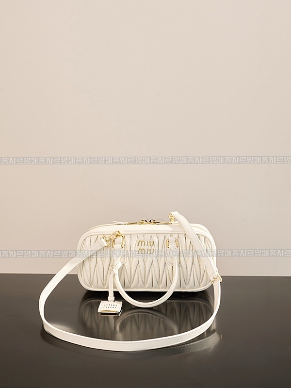 미우미우아르카디마테라세나파가죽백  20260314-150525-005루.jpg