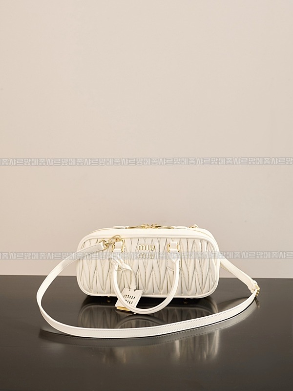 미우미우아르카디마테라세나파가죽백  20260314-150526-009루.jpg