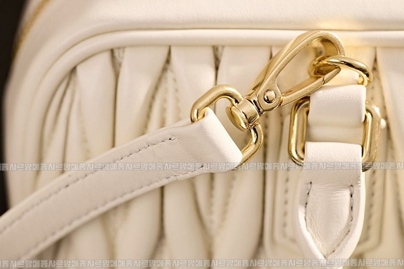 미우미우아르카디마테라세나파가죽백  20260314-150527-020루.jpg