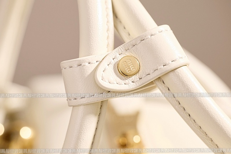 미우미우아르카디마테라세나파가죽백  20260314-150527-019루.jpg